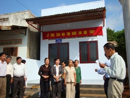 Lễ bàn giao nhà cho cựu thanh niên xung phong ở phường Tân An ( TP.Buôn Ma Thuột) 
