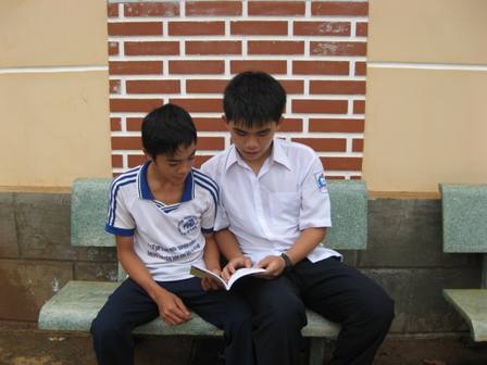 Ngô Quốc Khánh và Đồng Văn Chiến (dân tộc Tày) đã trở thành đôi bạn thân trong mùa trại.