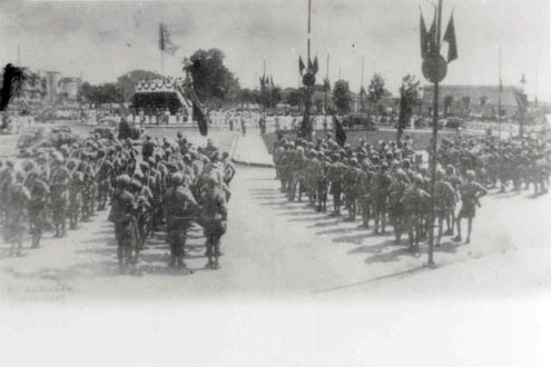 toàn cảnh lễ đài tại Quảng trường Ba Đình - Hà Nội, ngày 2/9/1945. Tại đây, Chủ tịch Hồ Chí Minh đã đọc bản Tuyên Ngôn Độc lập, khai sinh ra nước Việt Nam Dân chủ Cộng hòa.