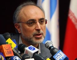 Iran tuyên bố xây dựng thêm 10 nhà máy làm giàu uranium mới kể từ tháng ba năm sau. Ali Akbar Salehi, người đứng đầu chương trình nguyên tử và là một trong 12 phó tổng thổng của Iran, cho biết quá trình tìm địa điểm xây dựng của 10 nhà máy làm giàu uranium đã ở vào giai đoạn cuối cùng.