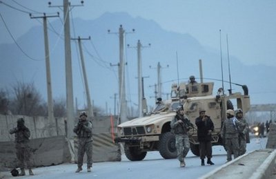 Trong một tuyên bố vưa đưa ra, quân đội Mỹ cho biết số binh sĩ Mỹ tại Iraq đã giảm xuống con số dưới 50.000 lần đầu tiên kể từ khi Washington phát động cuộc chiến năm 2003. Con số này được đưa ra trước khi Mỹ tuyên bố chấm dứt các sứ mệnh chiến đấu tại Iraq vào tuần tới - một dấu mốc quan trong trong cuộc chiến kéo dài 7 năm. Các binh lính Mỹ còn lại sẽ làm nhiệm vụ huấn luyện lực lượng an ninh Iraq và trợ giúp các chiến dịch chống khủng bố nếu phía Iraq đề nghị.
