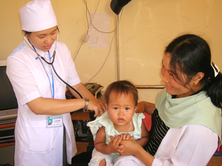 Nhờ được đầu tư đồng bộ nên Trạm Y tế xã Băng Adrênh đã thực hiện tốt việc khám chữa bệnh, chăm sóc sức khỏe ban đầu cho người dân. (Ảnh: N.X)