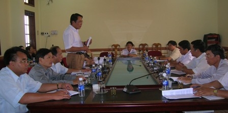 Đoàn kiểm tra cải cách hành chính của tỉnh đang làm việc với UBND thị xã Buôn Hồ
