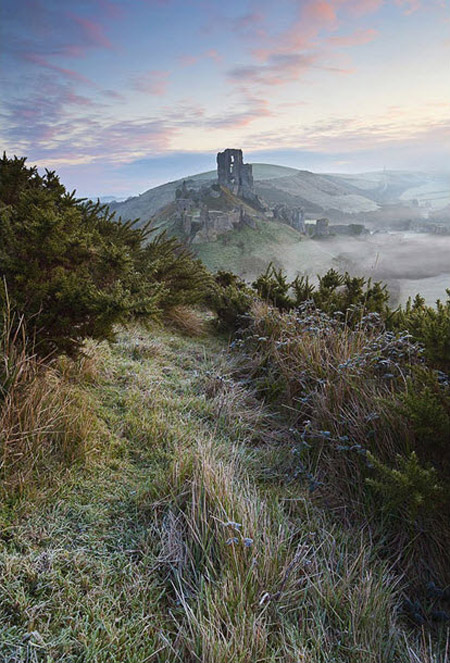 Lâu đài Corfe ở Dorset (Anh) của tác giả Antony Spencer đã đoạt giải nhất.