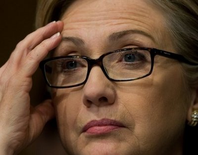 Ngoại trưởng Mỹ Hillary Clinton lên án việc Wikileaks tung ra các tài liệu ngoại giao bí mật của Mỹ là một "đòn tấn công vào cộng đồng quốc tế"