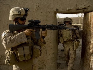 Lực lượng Hỗ trợ An ninh Quốc tế (ISAF) của NATO ở Afghanistan cho biết ngày 29-11, sáu binh sỹ NATO đã bị một người đàn ông mặc sắc phục cảnh sát Afghanistan bắn chết tại một trại huấn luyện ở miền Đông nước này. Một quan chức quốc phòng Mỹ giấu tên đã xác nhận những binh sỹ này là người Mỹ. Hiện NATO chưa xác nhận được danh tính của đối tượng tấn công. Một nhóm điều tra hỗn hợp của Afghanistan và ISAF đang tìm hiểu vụ việc.