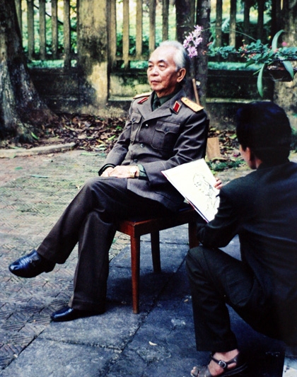 Giây phút suy tư khi làm mẫu cho các họa sỹ