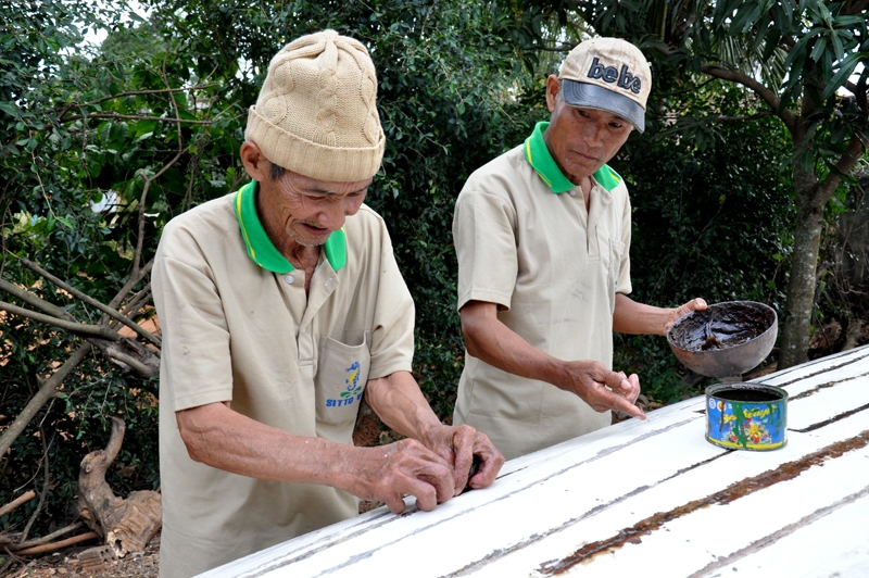Chiếc thuyền đua của đội đua thôn 1 xã Bình Hòa đã có mặt ở tất cả các cuộc đua trước khi giải đấu cấp tỉnh ra đời