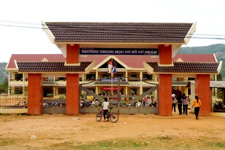 Trường THCS Cư Đrăm (Krông Bông) vừa được xây dựng bằng nguồn vốn 135.