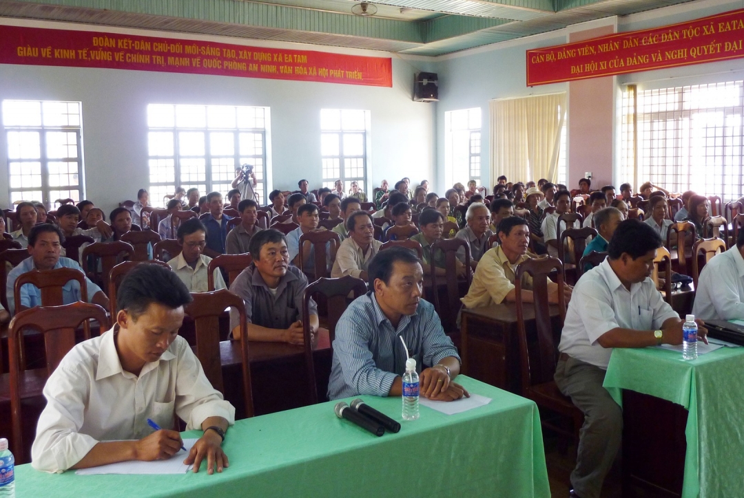 cử tri huyện Krông Năng dự tiếp xúc  với ứng cử viên