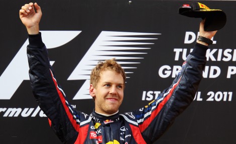 Tay đua Vettel của đội Red Bull