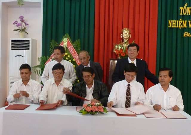 Các chi cục thuế trong tỉnh ký giao ước thi đua