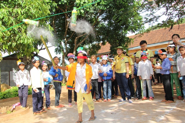 ... bịt mắt đập chum