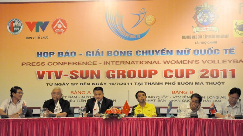 Quang cảnh buổi họp báo