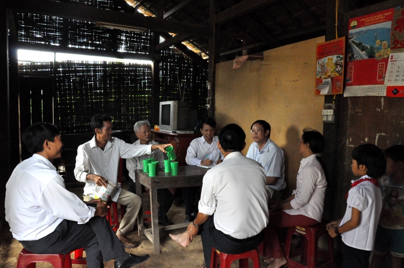 Thăm gia đình anh Bùi Văn Bình, phụ huynh em Bùi Thị Nhi