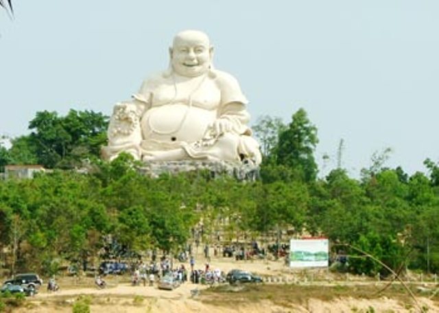 Tượng Phật lớn trên Núi Cấm (An Giang).         Ảnh: T.L