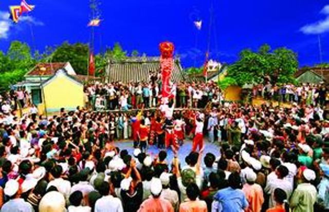Ngày hội Đổ giàn ở làng An Thái Ảnh: T.L
