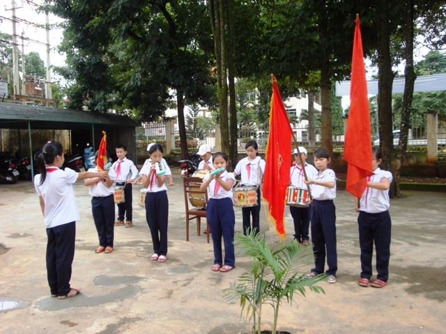 Đội nghi lễ Trường Tiểu học Ngô Quyền (TP. Buôn Ma Thuột) tích cực tập luyện chuẩn bị chào đón năm học mới.