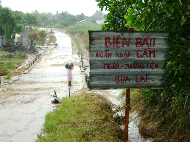 Ngầm buôn Phao (xã Cư Prao, huyện M’Drak) bị ngập lụt trong đợt mưa lũ năm 2010.