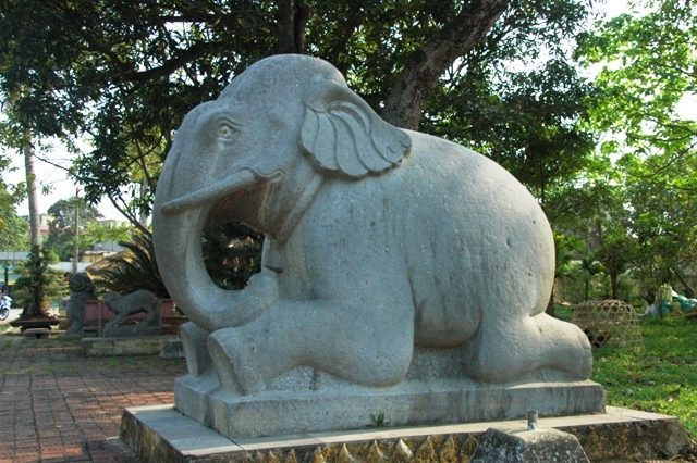  Tượng voi ở chùa Hai Voi (Thanh Hóa).