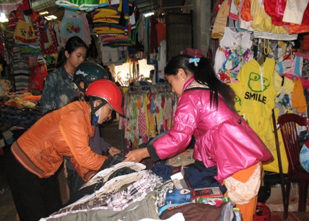 không khí mua bán nhộn nhịp ở chợ Krông Năng