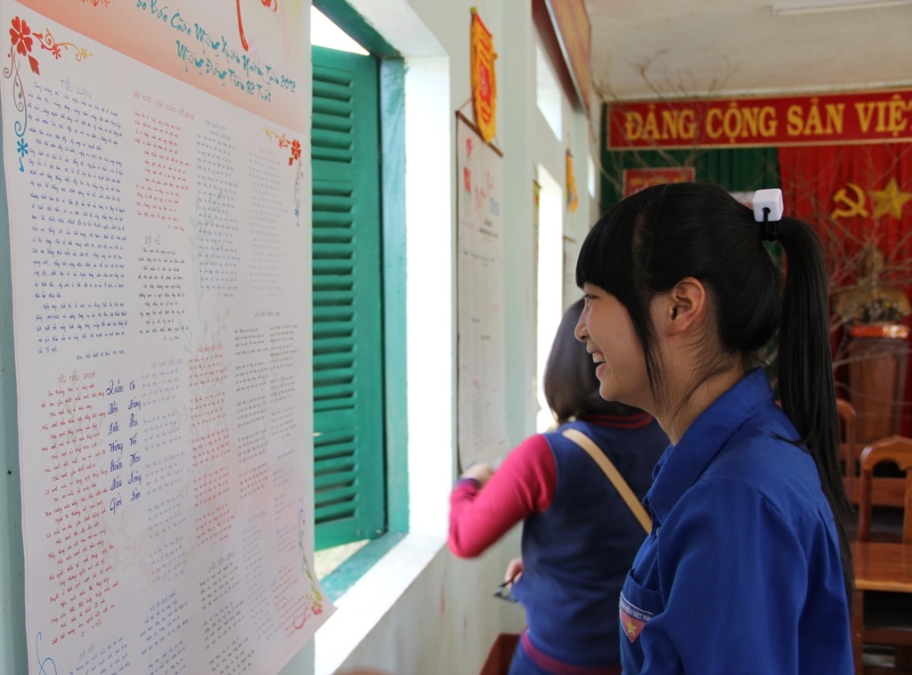 Những tờ báo tường đậm