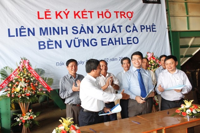 Các bên cùng tham gia ký kết và trao biên bản thỏa thuận