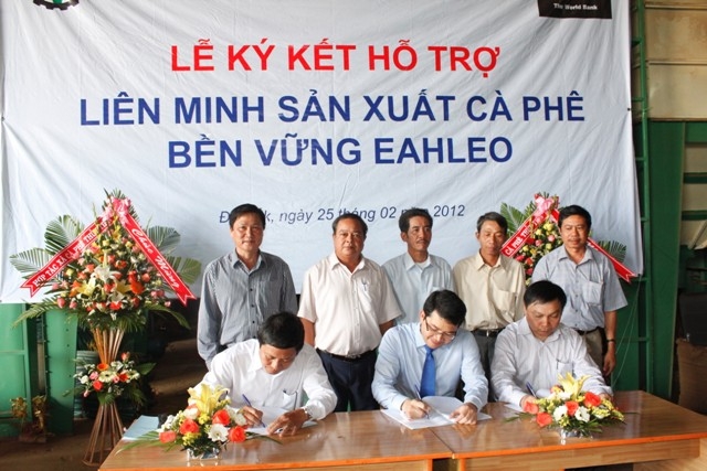 Các bên cùng tham gia ký vào Biên bản thỏa thuận