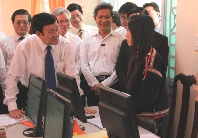 ... động viên học viên các dân tộc thiểu số cố gắng vượt qua khó khăn, hoàn thành xuất sắc nhiệm vụ học tập để