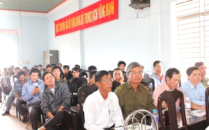 Đông đảo bà con nông dân đến dự lễ ký kết và ra mắt Liên minh