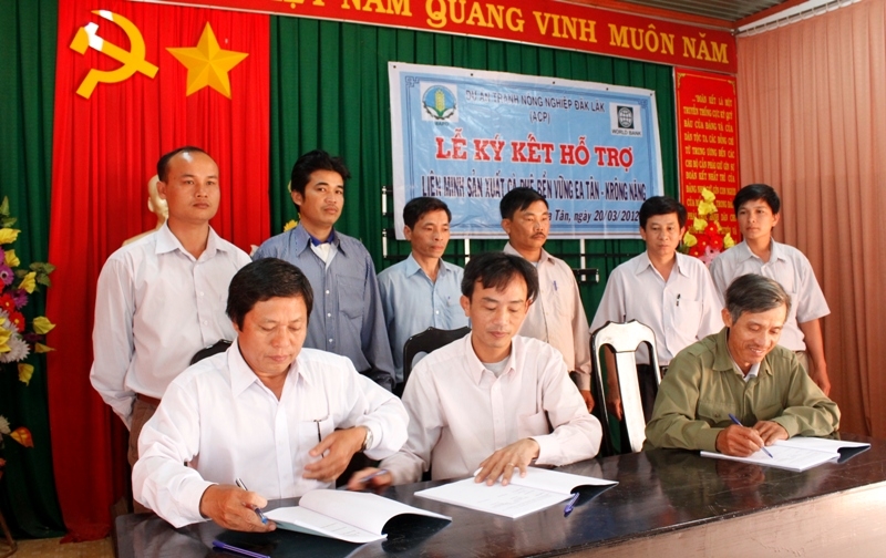 Các bên cùng tham gia ký Biên bản cam kết thực hiện kế hoạch kinh doanh