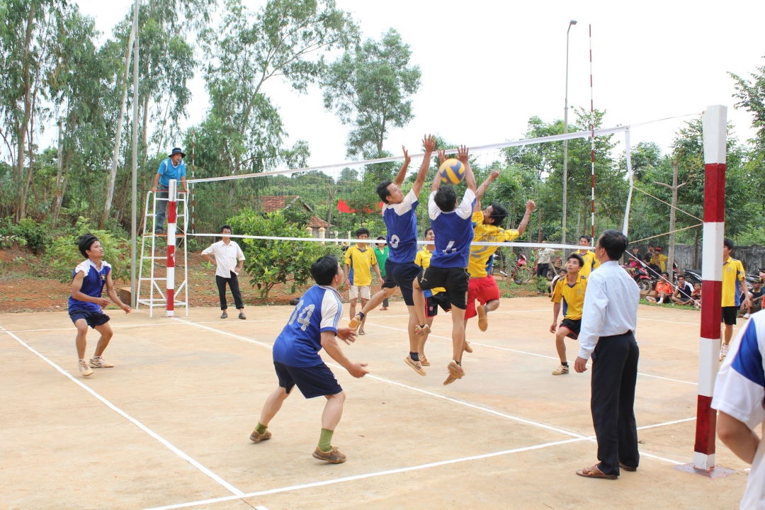Các đội bóng chuyền tham gia rất hăng say, nhiệt tình