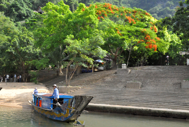Gần đây, nhiều người dân đã được tham gia hoạt động du lịch