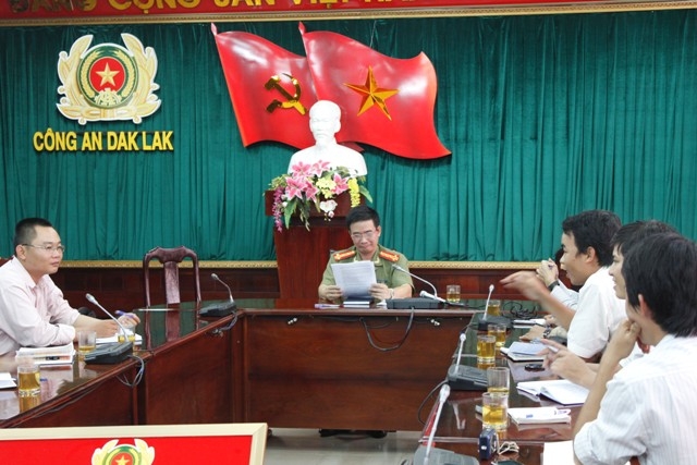 Đại tá Phạm Minh Thắng, Chánh văn phòng Công an tỉnh trả lời báo chí chiều 7-6