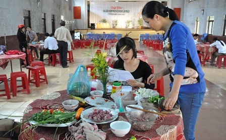 Các gia đình đang tham gia phần thi  