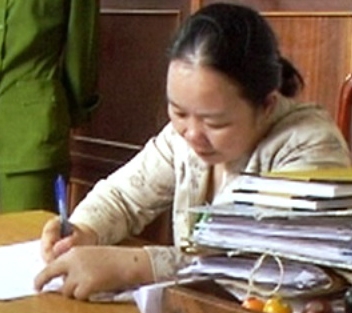 “Cò” Nguyễn Thị Hoa tại cơ quan điều tra.   