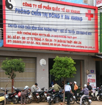 Nhiều người dân kéo đến trụ sở Công ty trả hàng vì bị lừa