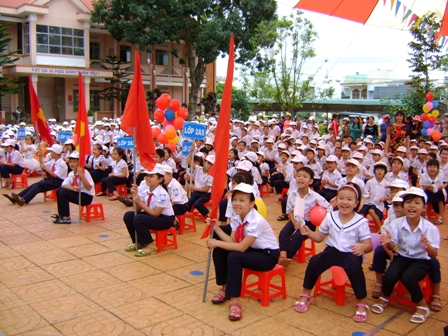 Học sinh Trường Tiểu học Nguyễn Công Trứ tham dự Lễ khai giảng