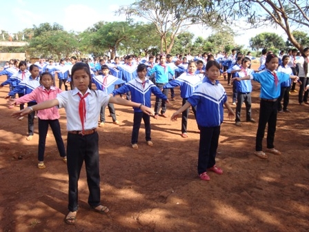 Học sinh Trường THCS Trần Quang Diệu ( xã Ea Kuêh, huyện Cu M'gar) tập thể dục giữa giờ ( Ảnh: minh họa)