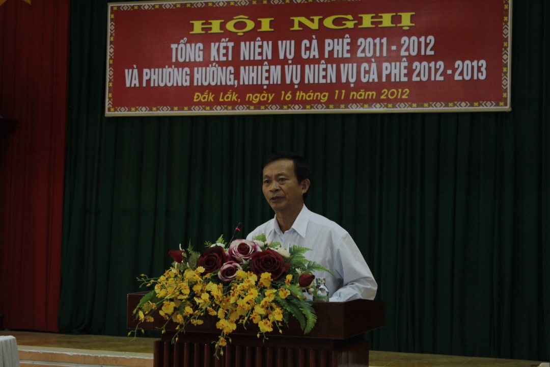 Đồng chí Đinh Văn Khiết, Phó chủ tịch UBND tỉnh phát biểu tại hội nghị