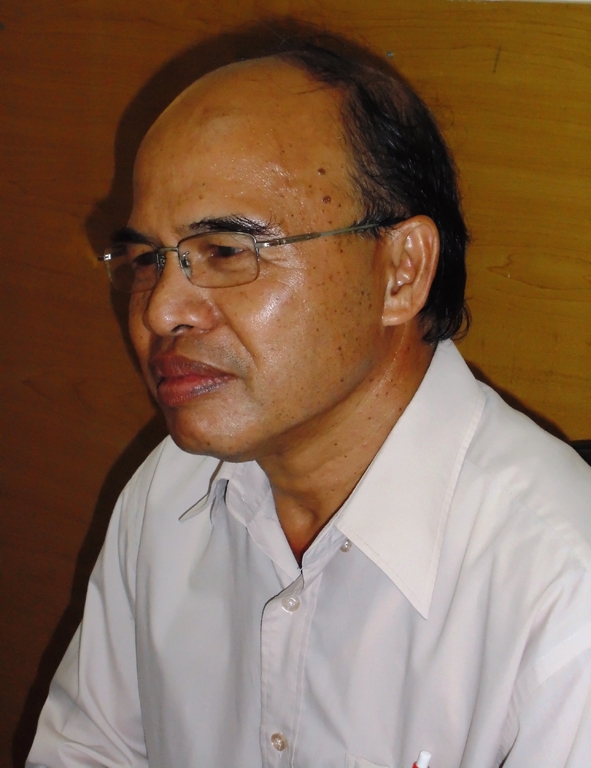 Thầy giáo Võ Văn Thanh trầm tư khi nhớ lại những năm tháng học tập tại Nga (Liên Xô cũ).