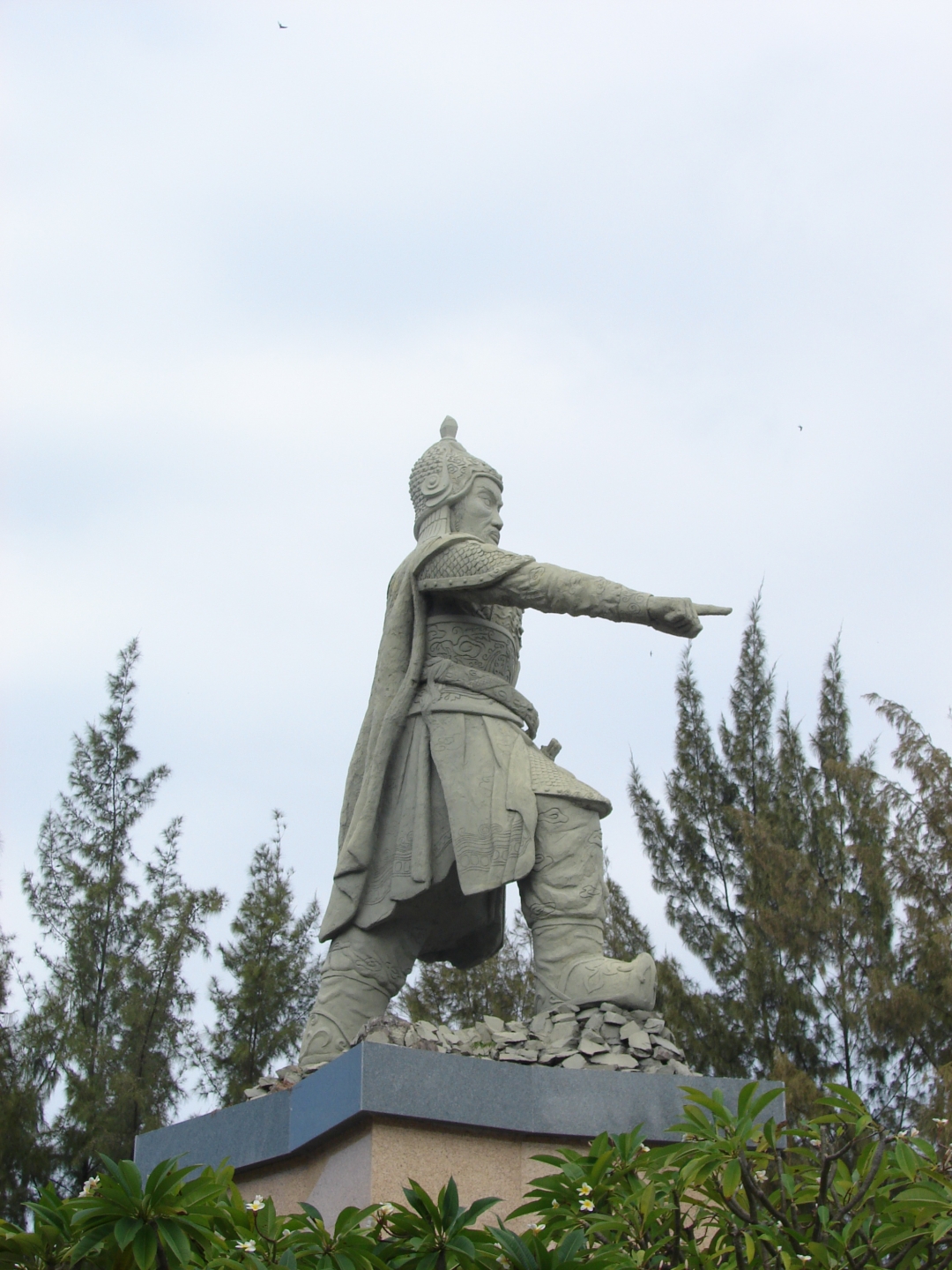 Tượng đài Trần Hưng Đạo.