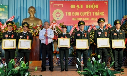 UBND tỉnh tặng Bằng khen 2 tập thể, 10 cá nhân có thành tích trong phong trào thi đua quyết thắng giưi đoạn 2009-2012