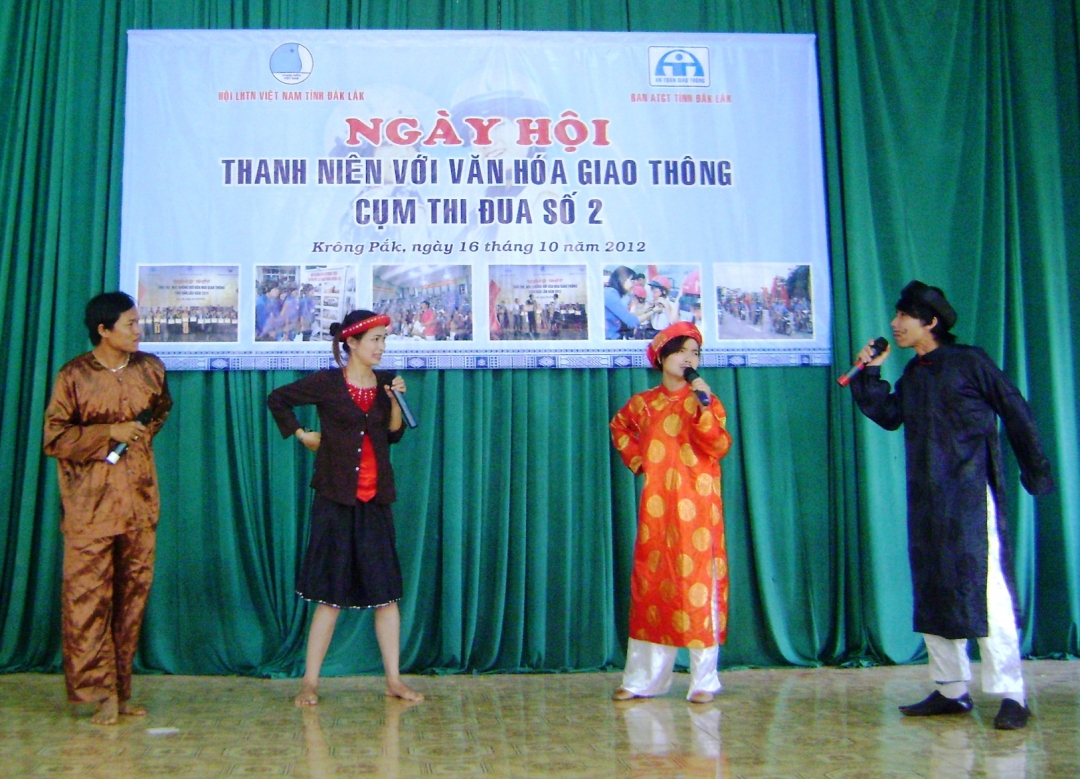 Tiểu phẩm “Giao thông về làng”  của Huyện Đoàn  Krông Pak tham gia  dự thi  “Ngày hội thanh niên với văn hóa giao thông” do Hội LHTNVN tỉnh tổ chức. 