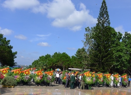 Đại diện lãnh đạo Đảng, chính quyền tỉnh, TP. Buôn Ma Thuột, huyện Ea Hleo và đông đảo cán bộ, người dân đã đến dự Lễ