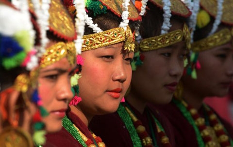 Các thiếu nữ Nepal xinh đẹp trong lễ hội mừng năm mới có tên