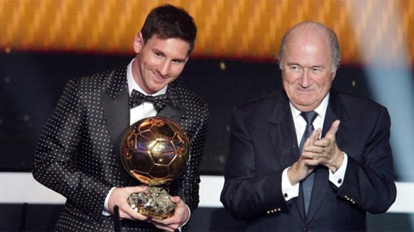 Messi nhận danh hiệu Quả bóng vàng năm 2012