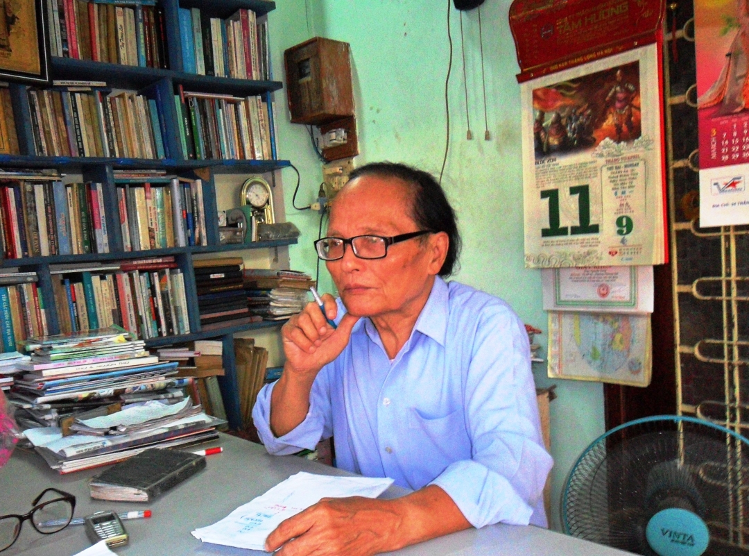 Dù đã ngoài 80 tuổi nhưng nhà thơ Giang Nam vẫn miệt mài sáng tác.