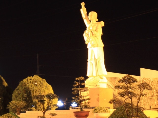Tượng đài chiến thắng Mậu Thân Buôn Ma Thuột – một biểu tượng của tinh thần chiến đấu anh dũng ngoan cường của nhân dân Dak Lak đã ngã xuống trong chiến dịch Mậu Thân 1968.