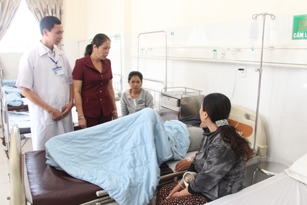 ..Thăm bệnh nhân đang điều trị tại Bệnh viện Đa khoa Thiện Hạnh